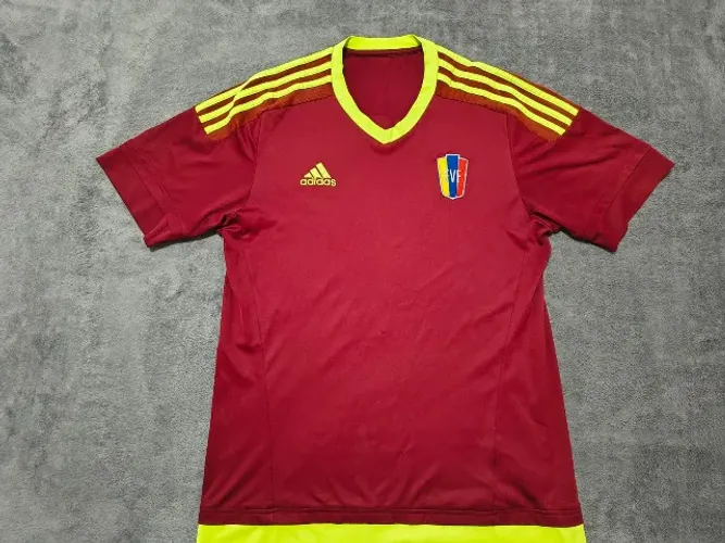 Camisa Oficial Venezuela 2015-2016 Adidas, tamanho M (50x74cm). Ler o anúncio.