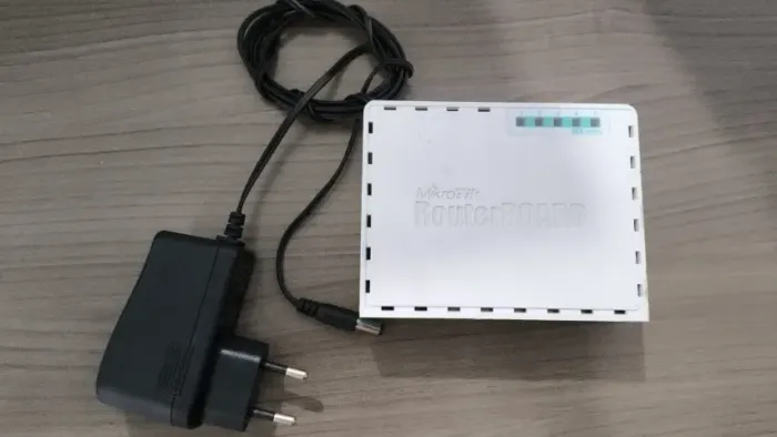 ? MikroTik hEX RB750Gr3 - Roteador Gigabit Profissional | Excelente Estado