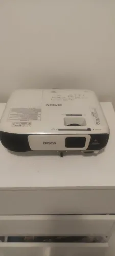 Projetor Epson U42+ com tela retrátil