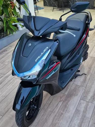 Yamaha Fluo ABS 125 2025/2025 com apenas 1.421 km rodados e IPVA 2026 pago.