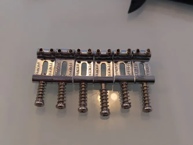 Carrinho para guitarra com vc inscrição fender