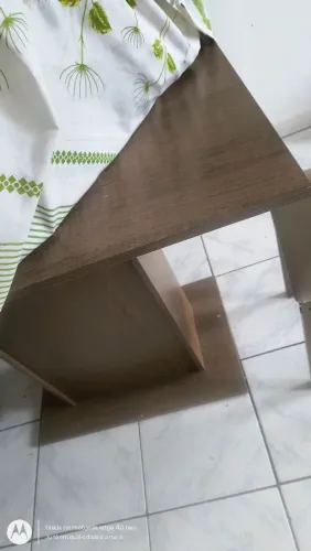 Conjunto de mesa e cadeira de MDF