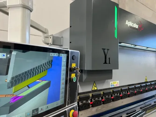 DOBRADEIRA HIDRÁULICA CNC 7 eixos 3200 - 135T