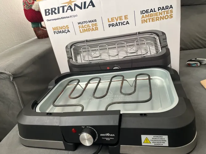 Churrasqueira elétrica BRITÂNIA usada apenas 1 vez na caixa