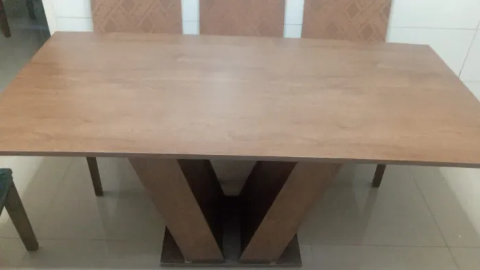 Mesa de Jantar Moderna (Tampo Totalmente em Madeira) - Apenas 5 Meses de Uso!