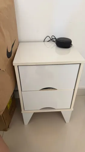 Mesa de cabeceira (UMA UNIDADE)