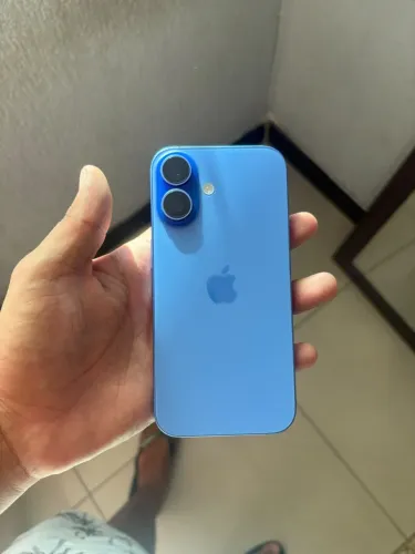 iPhone 16 azul 