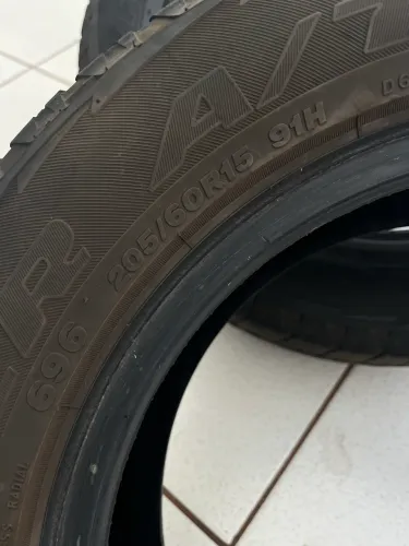 Pneus vende-se 
