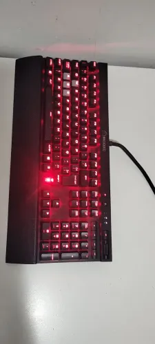 Teclado Mecânico Gamer Corsair K70 RGB