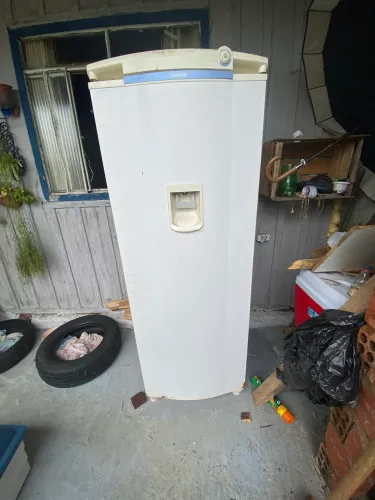 Vendo geladeira consul com dispenser de água 