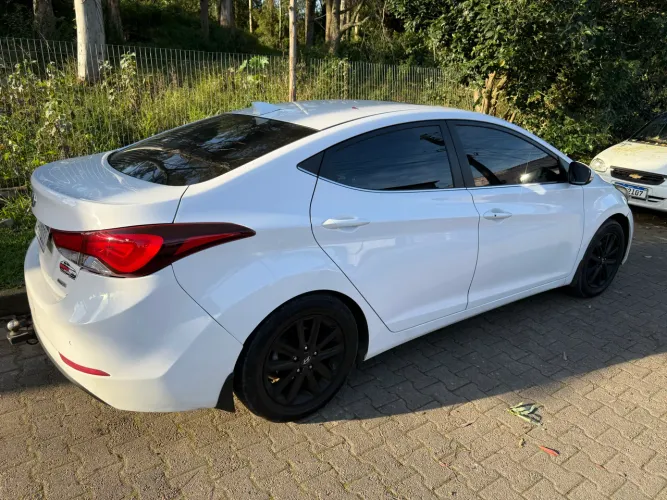 Hyundai Elantra GLS 2.0 16V Flex Aut. 2015