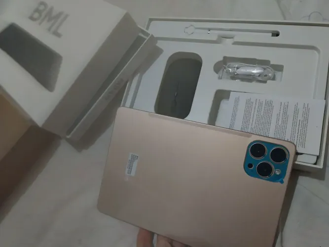 Tablet novo na caixa, completo com capa teclado externo, mouse óptica, ?