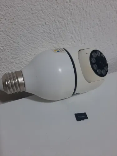 2 CAMERAS DE SEGURANÇA + 1 CARTÃO DE MEMÓRIA 64G MODELO LAMPADA