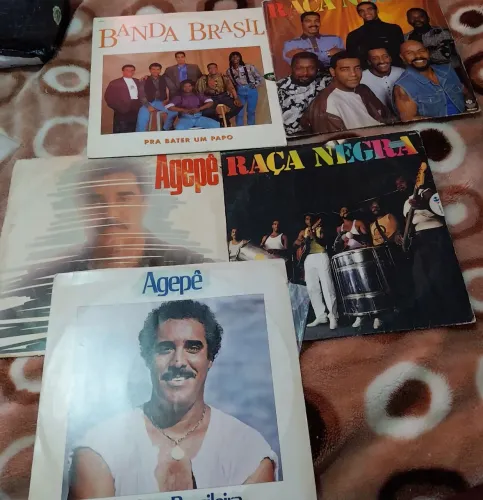 Discos de vinil pagode antigos