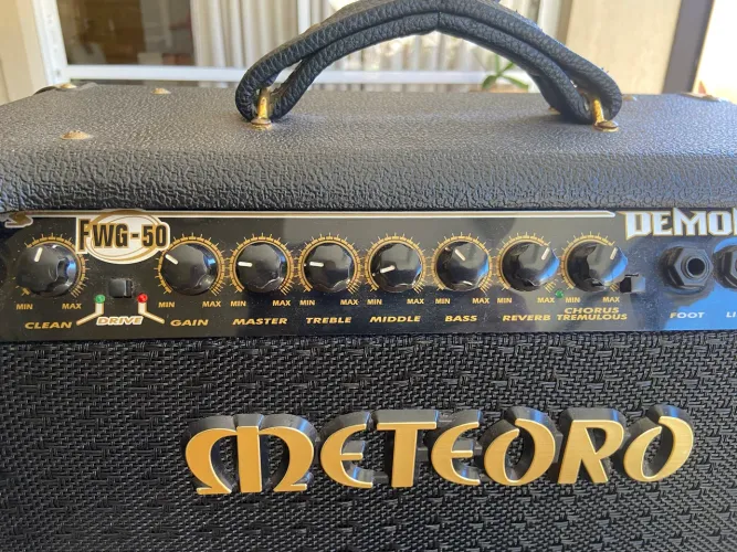 Amplificador Meteoro Demolidor FWG 50