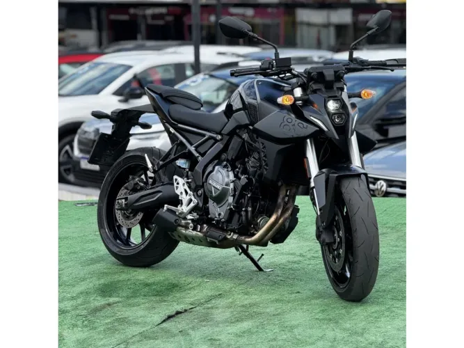 SUZUKI GSX-8S