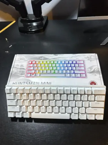 Razer Huntsman Mini Branco | Switch Óptico Red | RGB (60%)