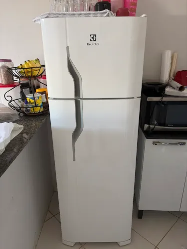 Geladeira seminova/pouco uso!