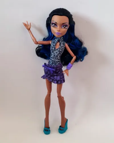 Monster High Robecca Steam Dance Class