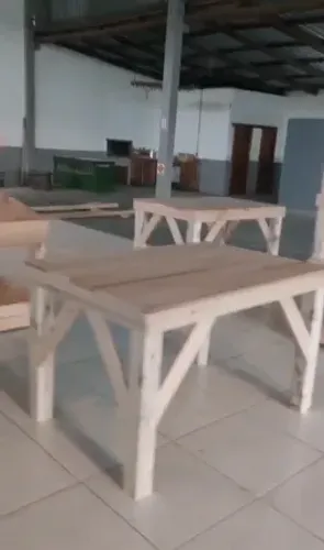 mesas e fruteiras de eucalipto