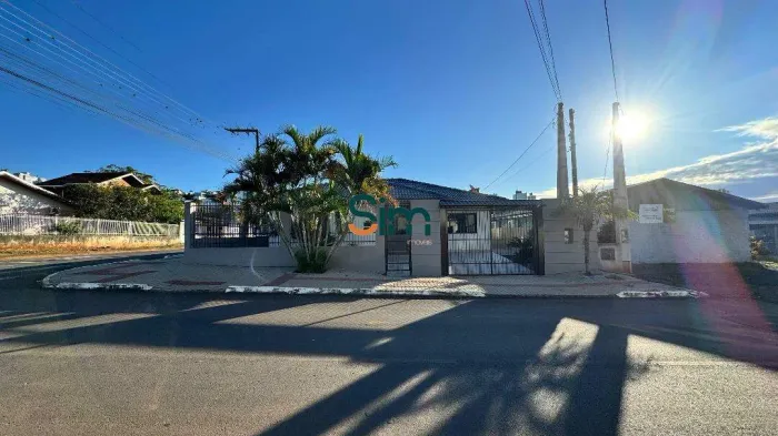 Casa para aluguel em Chapecó-SC (Bairro Esplanada) | 3 dormitórios (1 suíte) | 2 vagas