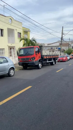 Mercedes 815 2012 carroceria 6 metros Mecanica 100% revisada