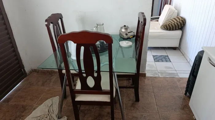 Mesa tampo de vidro 4 cadeiras