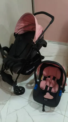 Vendo carrinho de bebê com o bebê conforto Burigotto muito pouco usado 