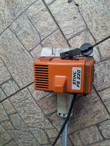Roçadeira fs 220