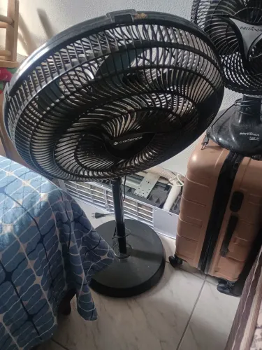 Vende-se ventilador de pé