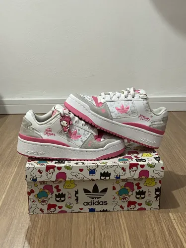 Tênis Adidas originals X Hello kitty and friends forum bold