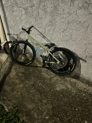 Vendo ou troco quadro vikingx tuff 38 bege