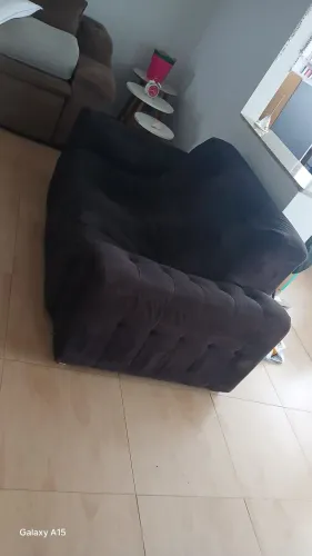 Vendo sofá dois lugares cor preto,nao entrego.