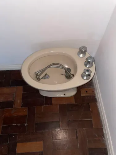 Bidê com misturadores