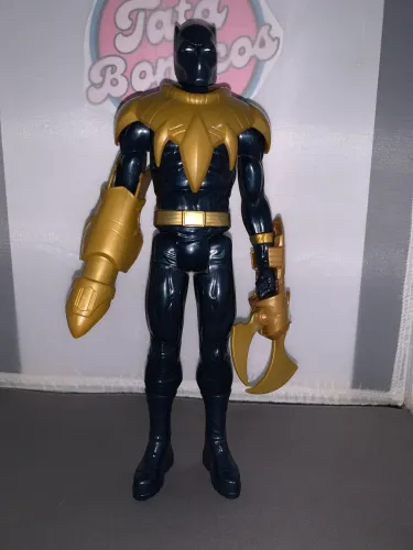 Boneco pantera negra c/ acessórios 30 cm hasbro usado ótimo estado