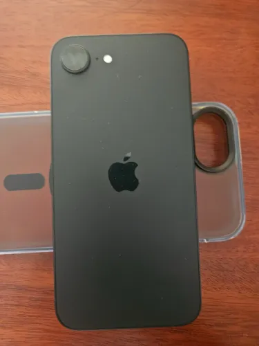 iPhone 16e vitrine semi novo !