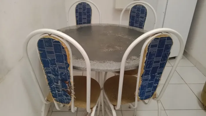 Mesa 4 cadeiras