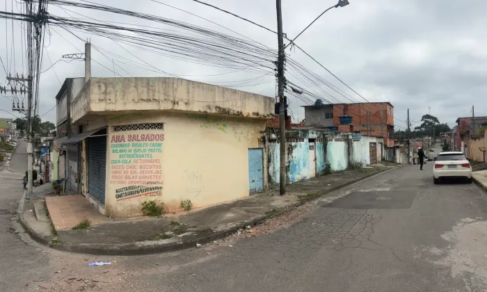 CASA + 2 SALÕES COMERCIAIS À VENDA EM ITAQUAQUECETUBA