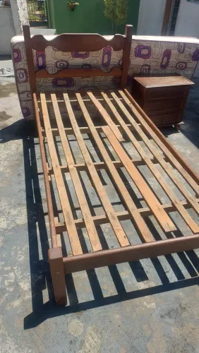 Cama solteiro e criado miudinho de sucupira