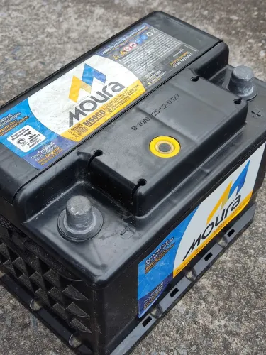 Peça automotiva bateria Moura 60 amper 