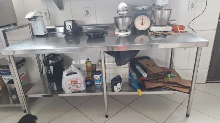 MESA DE INOX COM PRATELEIRA INTERNA 1.90 × 85cm