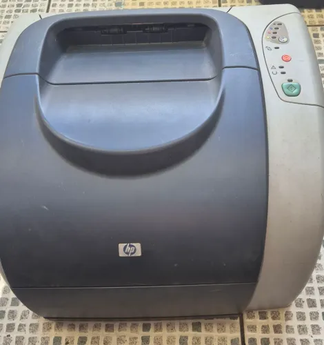 Impressora Laser HP laserjet 2550L no estado (liga e desliga)