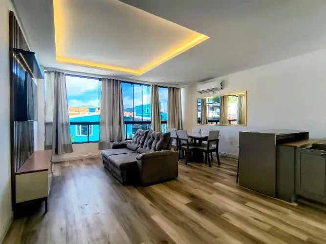 CASA COM 3 SUITES EM BC