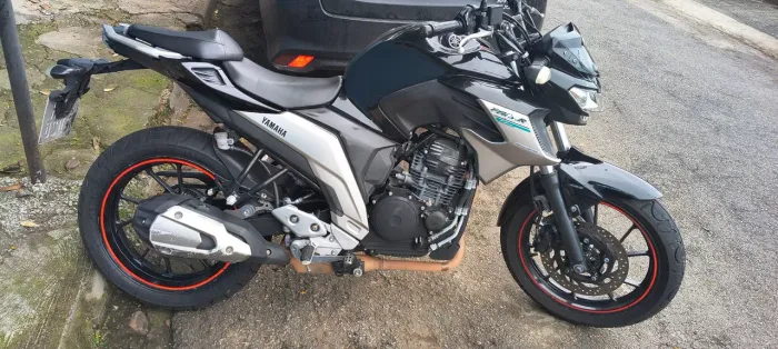 YAMARA FZ25 CONSERVADA ÚNICO DONO