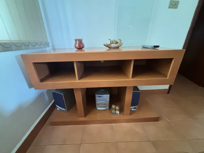 Rack / Aparador de Madeira com Nichos - Design Moderno - Excelente Estado