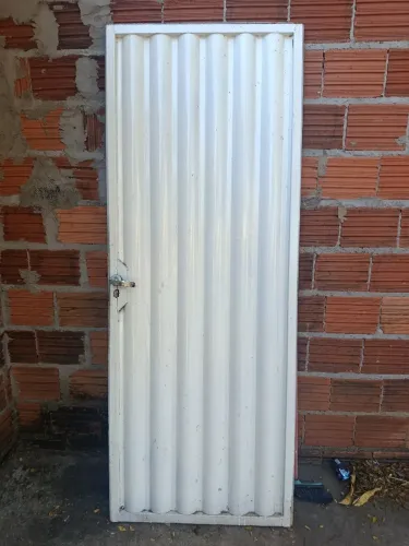 Vendo porta de chapa boa tamanho padrão