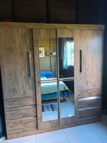 Guarda Roupa Casal amadeirado em ótimo estado