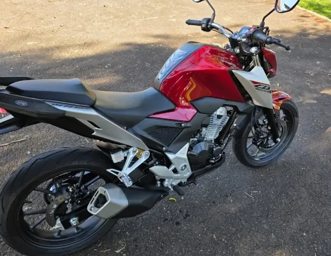 Honda CB 300f Twister Flex 2026 - Como nova
