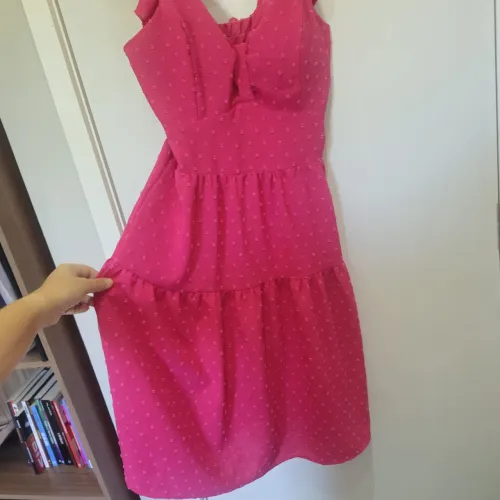 *Vestido Rosa midi tam G com bojo<br><br>Com pouco uso, em otimo estado<br><br>R$40