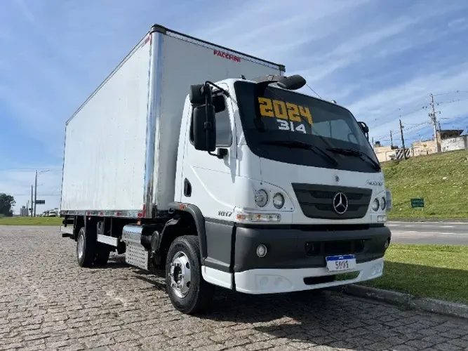 MB Accelo 1017 ano 2024/24 - Euro 6 - Mercedes Benz - Baú 6,20 metros - Impecável 